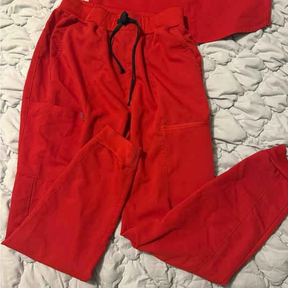 Fabletics red scrub set - Picture 3 of 4